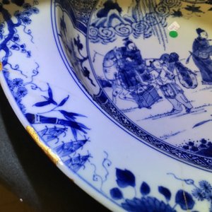Une paire de bassins en porcelaine de Chine bleu et blanc à décor de figures dans un jardin, Yongzheng — photo 13