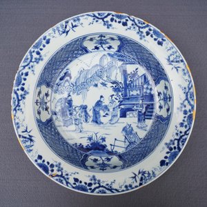 Une paire de bassins en porcelaine de Chine bleu et blanc à décor de figures dans un jardin, Yongzheng — photo 29