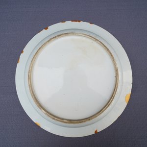 Une paire de bassins en porcelaine de Chine bleu et blanc à décor de figures dans un jardin, Yongzheng — photo 30