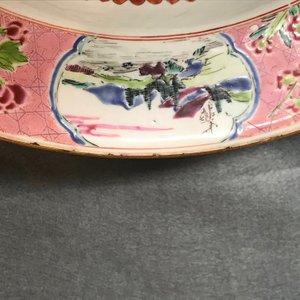 Une paire de bassins en porcelaine de Chine famille rose à décor de 'La Romance de la chambre de l'ouest', Yongzheng — photo 4