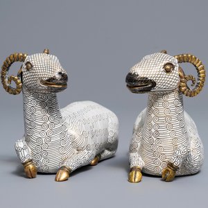 Une paire de béliers en émaux cloisonnés et bronze doré, Chine, Qianlong — photo 1