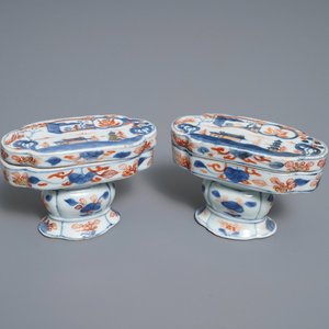 Une paire de boîtes à épices en porcelaine de Chine de style Imari, Kangxi — photo 1