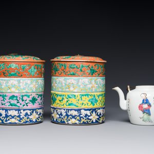 Une paire de boîtes à quatre compartiments et une théière en porcelaine de Chine famille rose, 19ème — photo 2