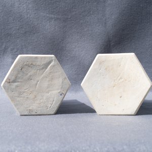 Une paire de boîtes à thé de forme hexagonale en porcelaine de Chine famille verte, Kangxi — photo 10