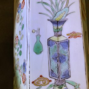 Une paire de boîtes à thé de forme hexagonale en porcelaine de Chine famille verte, Kangxi — photo 13