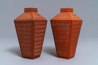 Une paire de boîtes à thé en grès de Yixing, Chine, marque en creux, 18ème