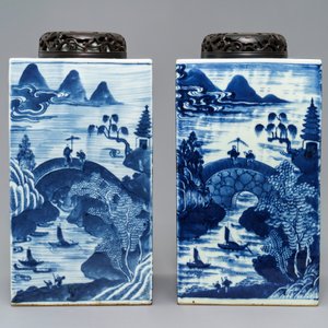 Une paire de boîtes à thé en porcelaine de Chine bleu et blanc à décor de paysages, 19ème — photo 2