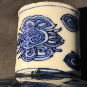 Une paire de boîtes à thé en porcelaine de Chine bleu et blanc à décor d'immortels, Wanli — photo 13