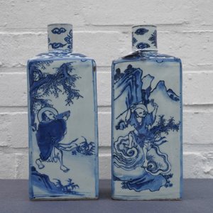 Une paire de boîtes à thé en porcelaine de Chine bleu et blanc à décor d'immortels, Wanli — photo 8