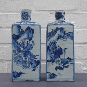 Une paire de boîtes à thé en porcelaine de Chine bleu et blanc à décor d'immortels, Wanli — photo 9