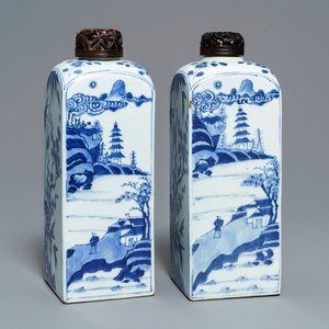 Une paire de boîtes à thé en porcelaine de Chine bleu et blanc, Kangxi — photo 1