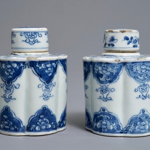 Une paire de boîtes à thé en porcelaine de Chine bleu et blanc, Kangxi — photo 3