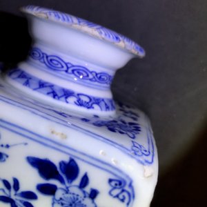 Une paire de boîtes à thé en porcelaine de Chine bleu et blanc, marque Yu, Kangxi — photo 12