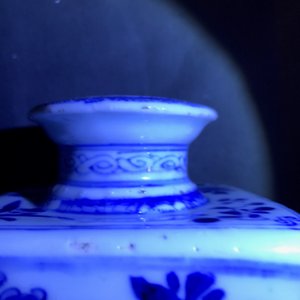 Une paire de boîtes à thé en porcelaine de Chine bleu et blanc, marque Yu, Kangxi — photo 16