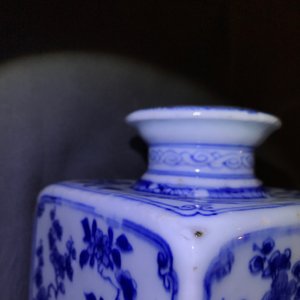 Une paire de boîtes à thé en porcelaine de Chine bleu et blanc, marque Yu, Kangxi — photo 17