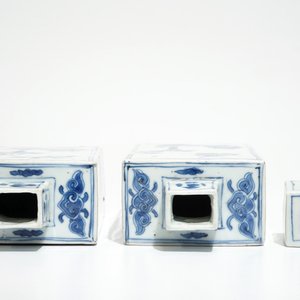 Une paire de boîtes à thé ou flacons en porcelaine de Chine bleu et blanc, Chongzheng, époque Transition — photo 6