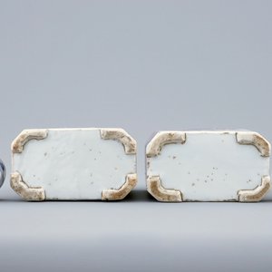 Une paire de boîtes à thé rectangulaires en porcelaine de Chine de style Imari, Qianlong, 18ème — photo 3