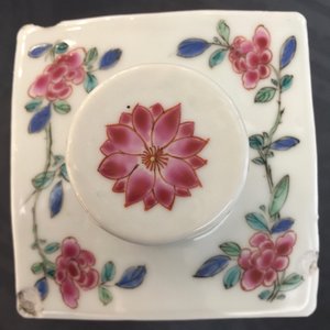 Une paire de boîtes à thé rectangulaires en porcelaine de Chine famille rose, Yongzheng, 1723-1735 — photo 10