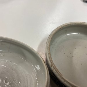 Une paire de boîtes à trois compartiments, une boîte couverte et quatre soucoupes en porcelaine de Chine en bleu et blanc, 19ème — photo 24