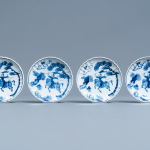 Une paire de boîtes à trois compartiments, une boîte couverte et quatre soucoupes en porcelaine de Chine en bleu et blanc, 19ème — photo 8