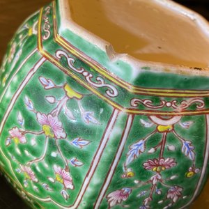 Une paire de boîtes couvertes en porcelaine de Chine Bencharong pour le marché thai, 19ème — photo 27