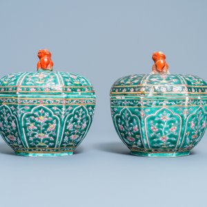 Une paire de boîtes couvertes en porcelaine de Chine Bencharong pour le marché thai, 19ème — photo 5
