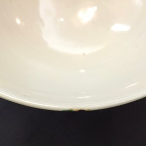 Une paire de bols aux dragons en porcelaine de Chine vert et aubergine, marque et époque de Kangxi — photo 12