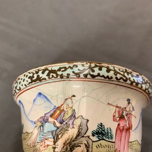 Une paire de bols couverts en émaux de Canton, Yongzheng/Qianlong — photo 23