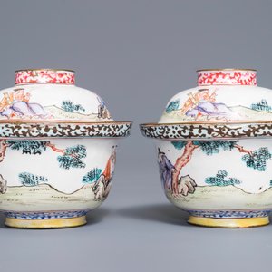 Une paire de bols couverts en émaux de Canton, Yongzheng/Qianlong — photo 5