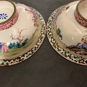 Une paire de bols couverts en émaux de Canton, Yongzheng/Qianlong — photo 10