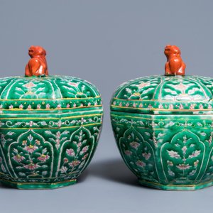 Une paire de bols couverts en porcelaine de Chine de style Bencharong pour le marché thai, 19ème — photo 2