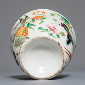 Une paire de bols couverts en porcelaine de Chine famille rose de Canton, 19ème — photo 9