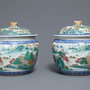 Une paire de bols couverts en porcelaine de Chine famille rose, marque de Qianlong, République — photo 2