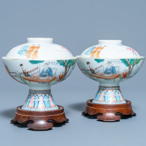 Une paire de bols couverts en porcelaine de Chine famille rose, marque et époque de Jiaqing — photo 1