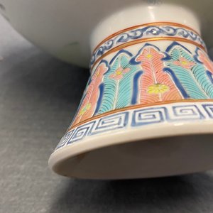 Une paire de bols couverts en porcelaine de Chine famille rose, marque et époque de Jiaqing — photo 20