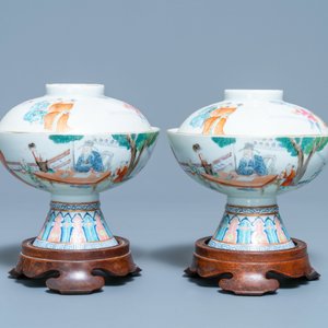 Une paire de bols couverts en porcelaine de Chine famille rose, marque et époque de Jiaqing — photo 2
