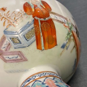 Une paire de bols couverts en porcelaine de Chine famille rose, marque et époque de Jiaqing — photo 21
