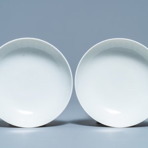 Une paire de bols couverts en porcelaine de Chine famille rose, marque et époque de Jiaqing — photo 10