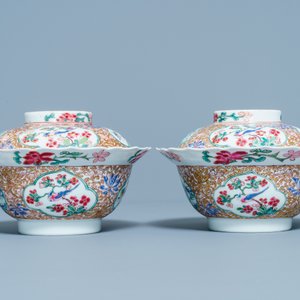 Une paire de bols couverts en porcelaine de Chine famille rose, Yongzheng — photo 5