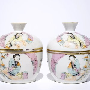 Une paire de bols couverts en porcelaine de Chine qianjiang cai, 19/20ème — photo 1