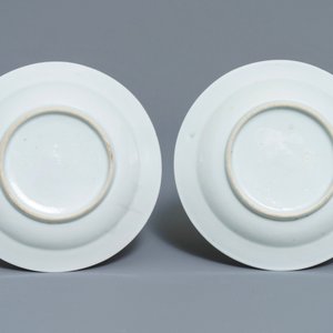Une paire de bols couverts sur présentoirs en porcelaine de Chine famille rose, Qianlong — photo 3
