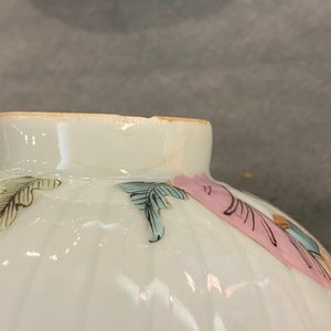 Une paire de bols couverts sur présentoirs en porcelaine de Chine qianjiang cai, 19/20ème — photo 9
