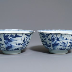 Une paire de bols de forme octagonale en porcelaine de Chine bleu et blanc, Kangxi — photo 1