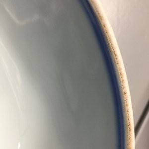 Une paire de bols en porcelaine de Chine bleu et blanc à décor de garçons jouants, Kangxi — photo 11