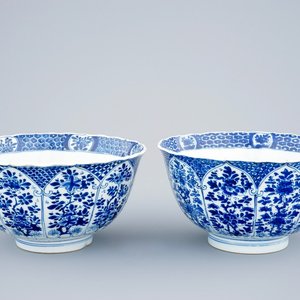 Une paire de bols en porcelaine de Chine bleu et blanc, Kangxi — photo 1