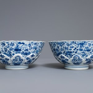 Une paire de bols en porcelaine de Chine bleu et blanc, marque de Chenghua, Kangxi — photo 2