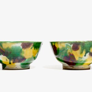 Une paire de bols en porcelaine de Chine de type épinards et oeuf, anc. coll. Auguste le Fort, Kangxi — photo 3