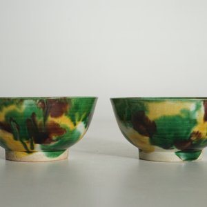 Une paire de bols en porcelaine de Chine de type épinards et oeuf, anc. coll. Auguste le Fort, Kangxi — photo 9