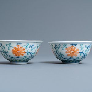 Une paire de bols en porcelaine de Chine doucai, marque à quatre caractères, 20ème — photo 3