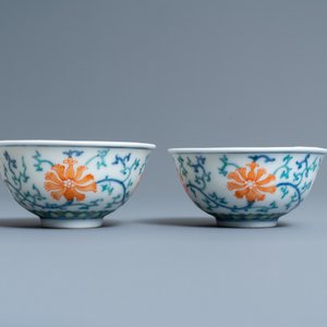 Une paire de bols en porcelaine de Chine doucai, marque à quatre caractères, 20ème — photo 5